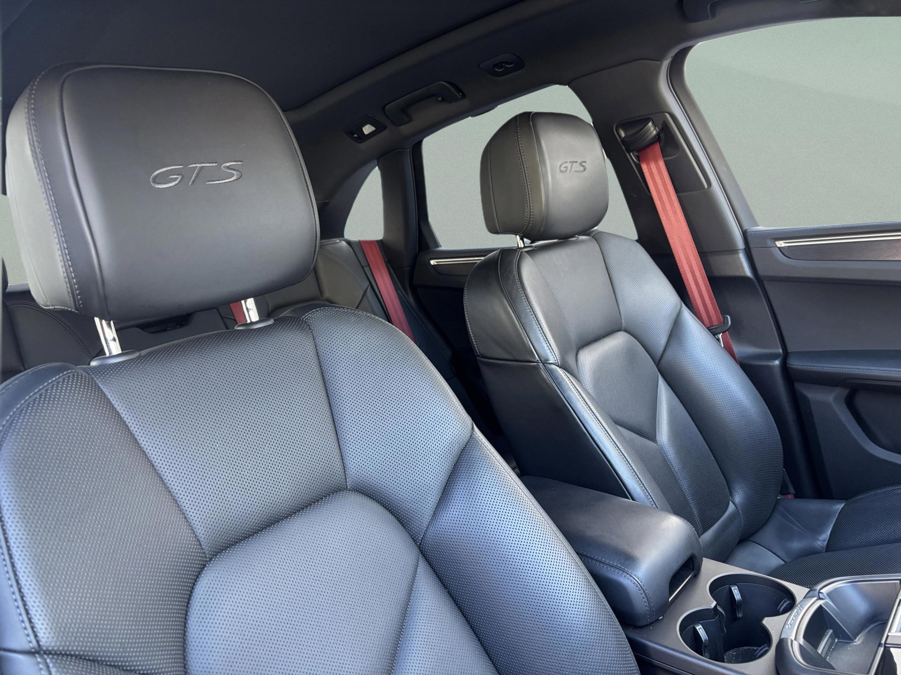 Used 2022 Porsche Macan GTS image 10