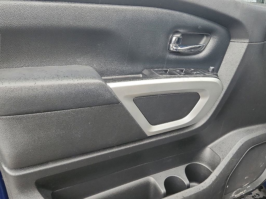 Certified 2018 Nissan Titan SV w/ SV Convenience Package image 13