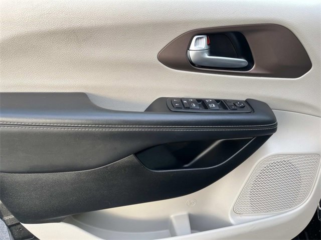 Used 2024 Chrysler Voyager LX image 23