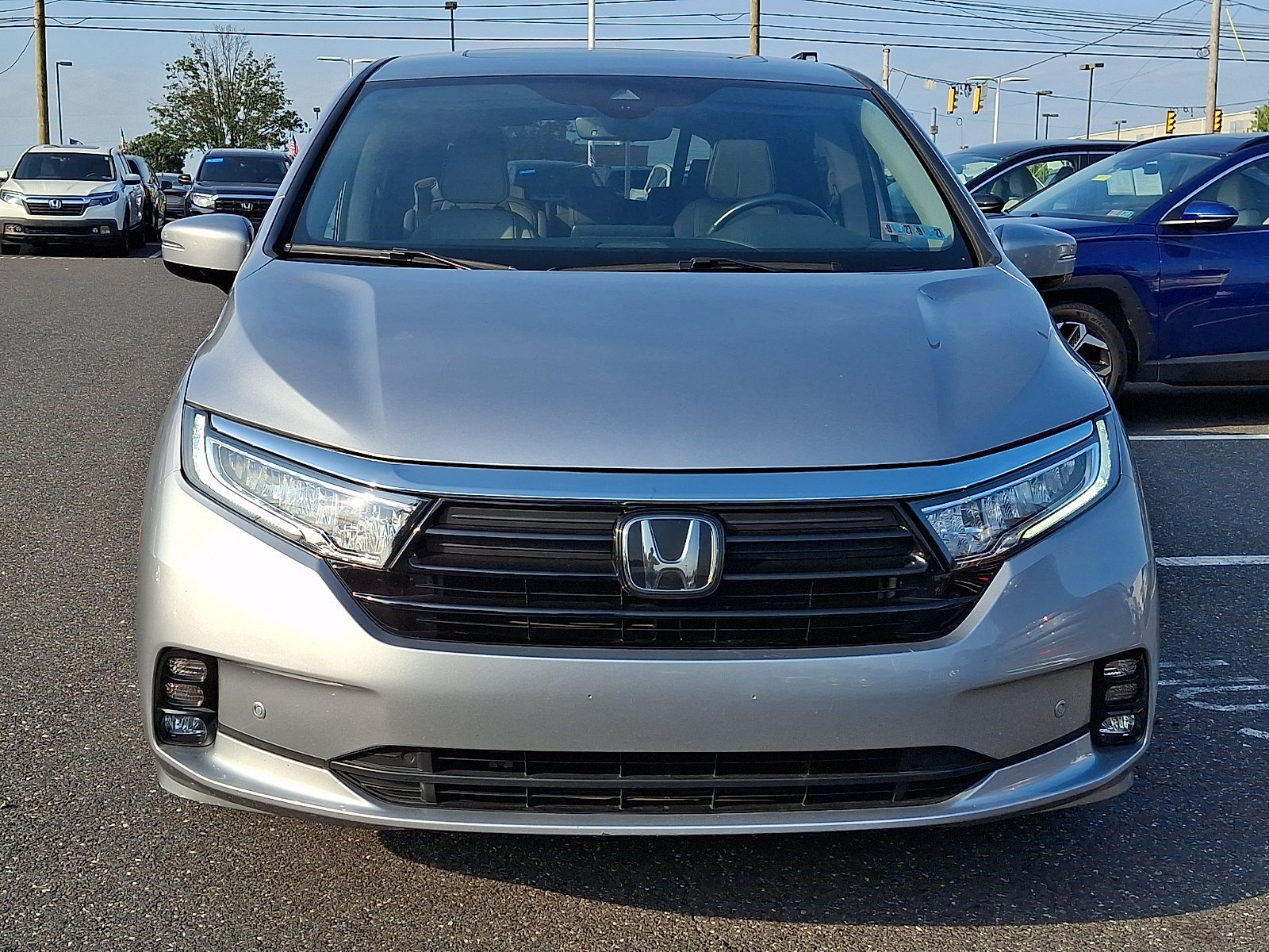 Used 2023 Honda Odyssey Elite image 2