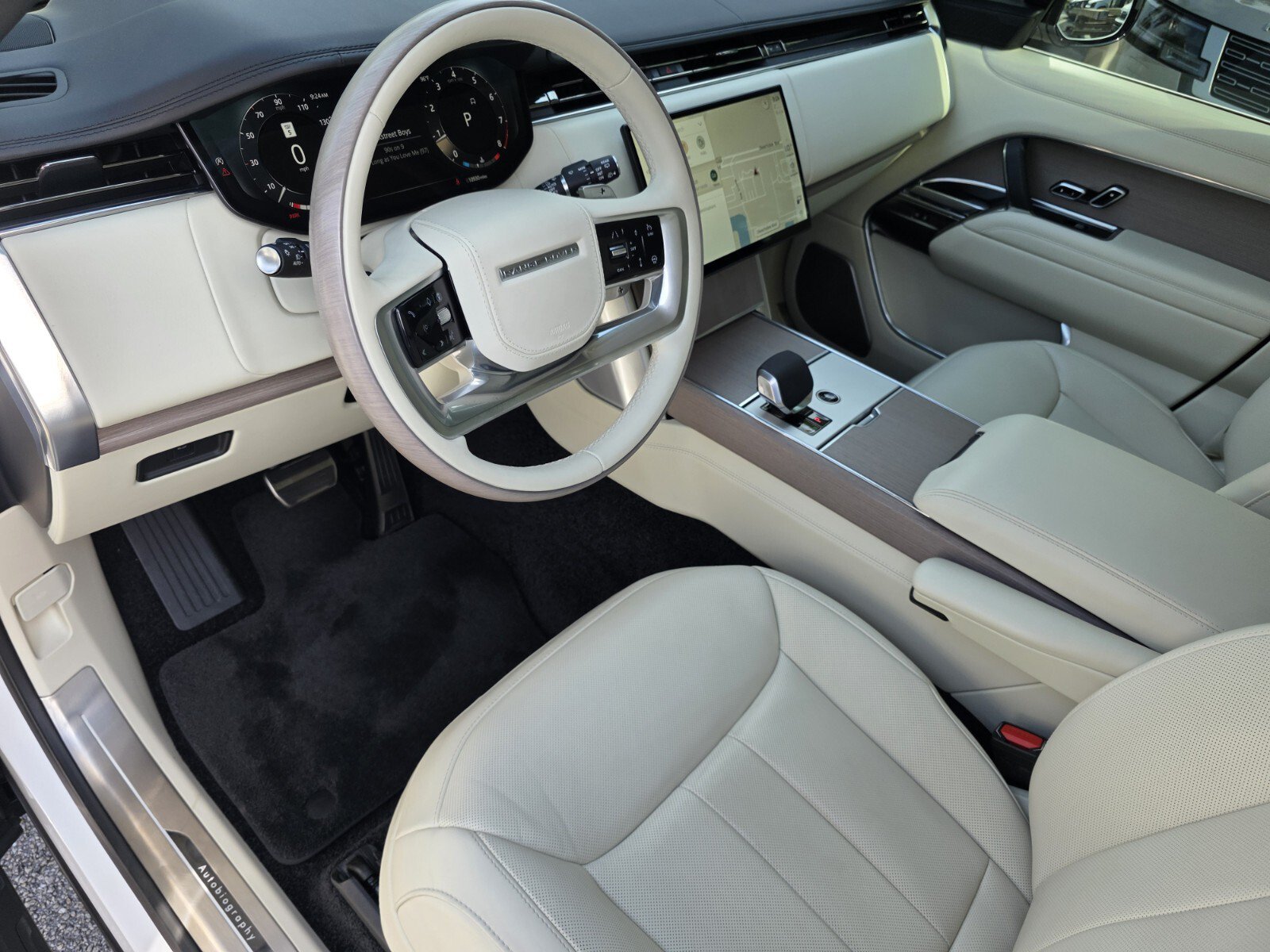 Certified 2025 Land Rover Range Rover Autobiography AWD/4WD image 11