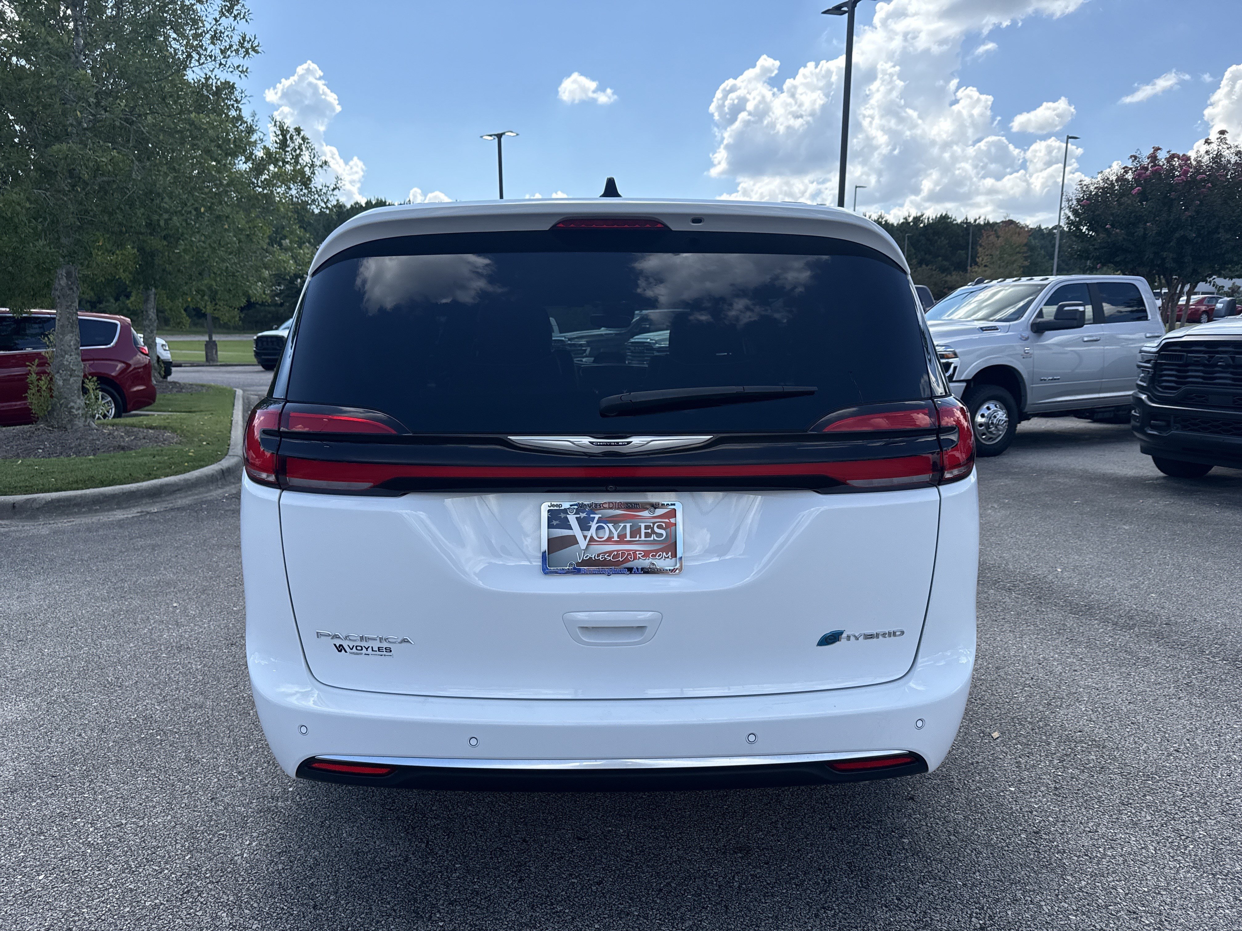 Used 2024 Chrysler Pacifica Pinnacle FWD image 6