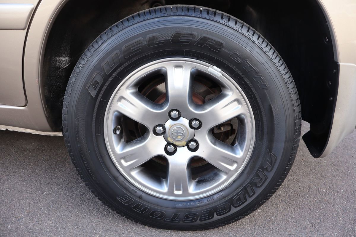 Used 2005 Toyota Highlander 2WD V6 w/ 3rd Row image 40