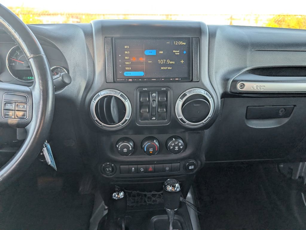 Used 2014 Jeep Wrangler Unlimited Sahara w/ Connectivity Group image 17