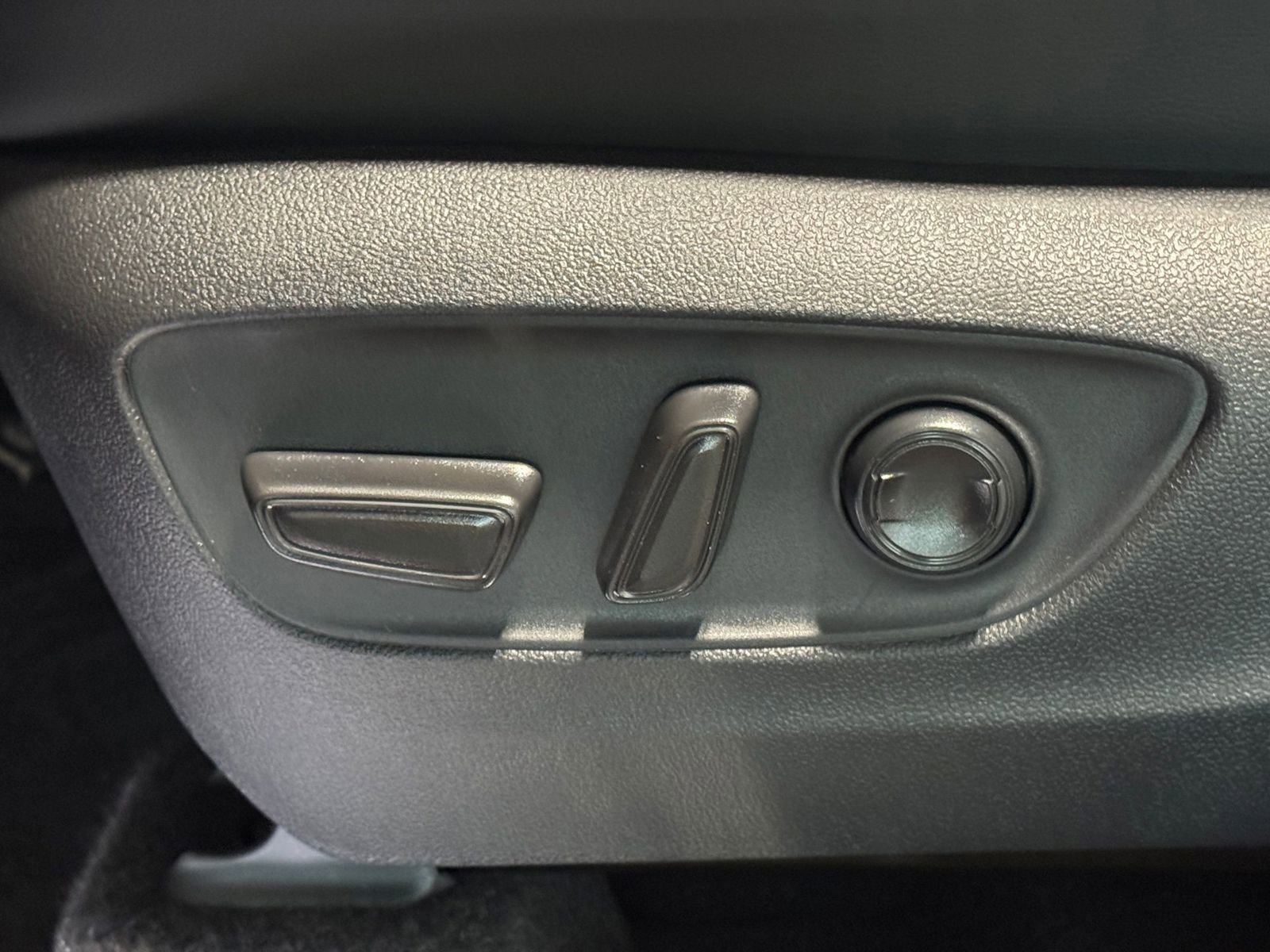 New 2026 Toyota Highlander Platinum image 18