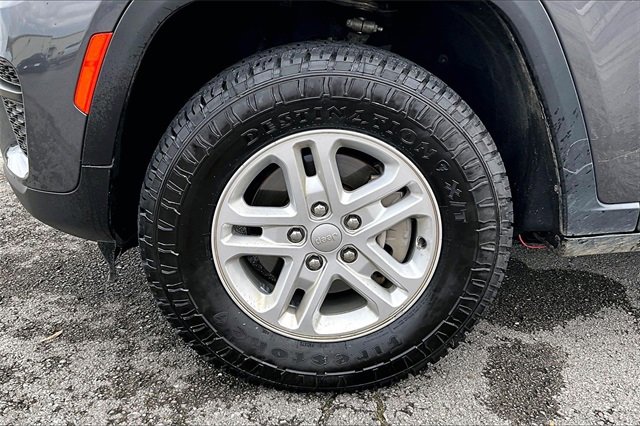 Used 2024 Jeep Grand Cherokee Laredo image 28