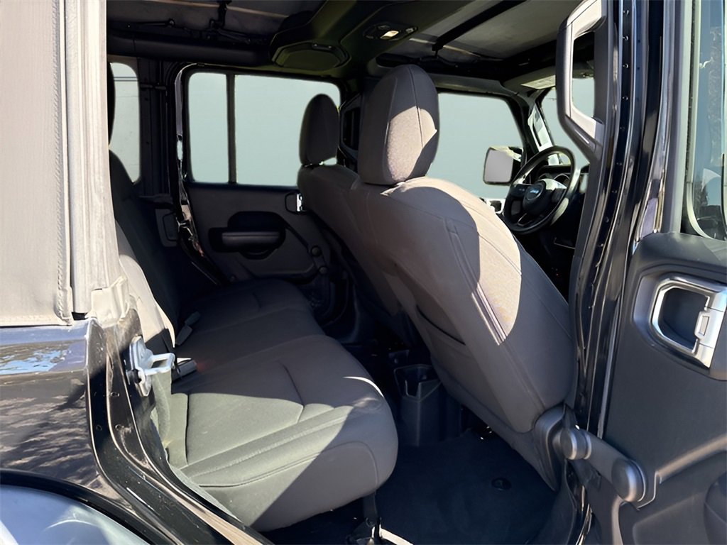 Used 2018 Jeep Wrangler Unlimited Sport image 34