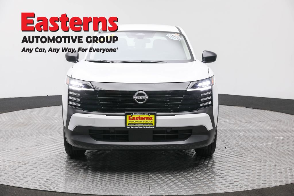 Used 2025 Nissan Kicks S image 2