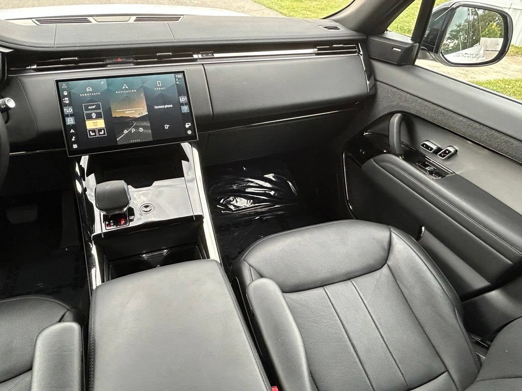 Used 2025 Land Rover Range Rover Sport SE AWD/4WD image 11