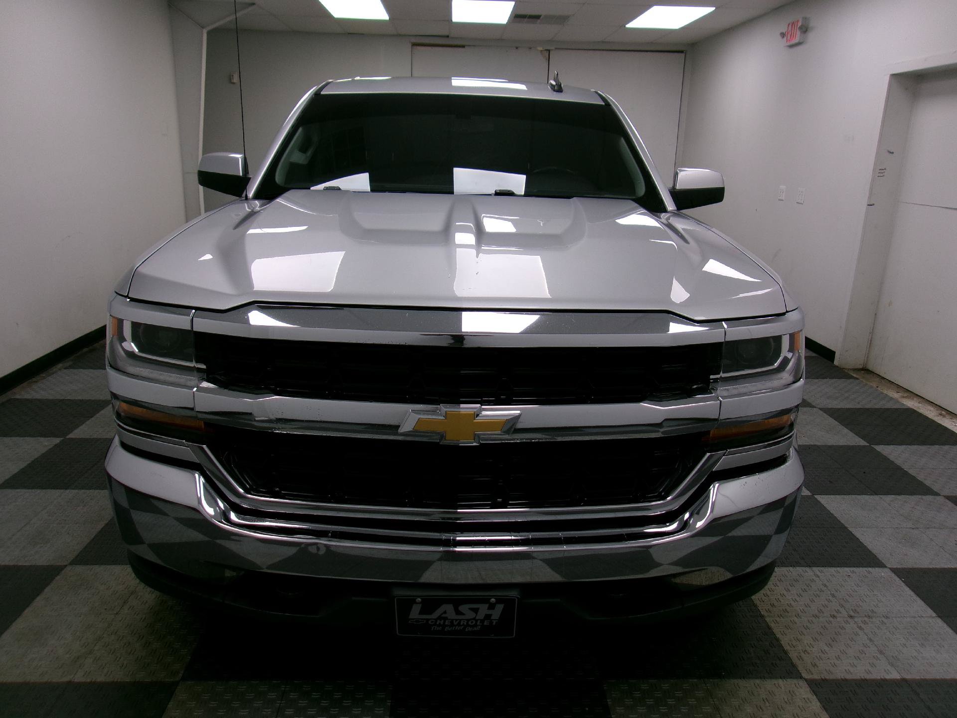Used 2017 Chevrolet Silverado 1500 LT w/ Trailering Package AWD/4WD image 11