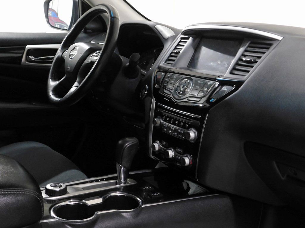 Used 2018 Nissan Pathfinder SV image 87