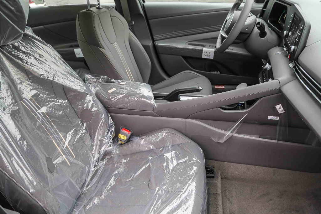 Certified 2026 Hyundai Elantra Sport FWD image 13