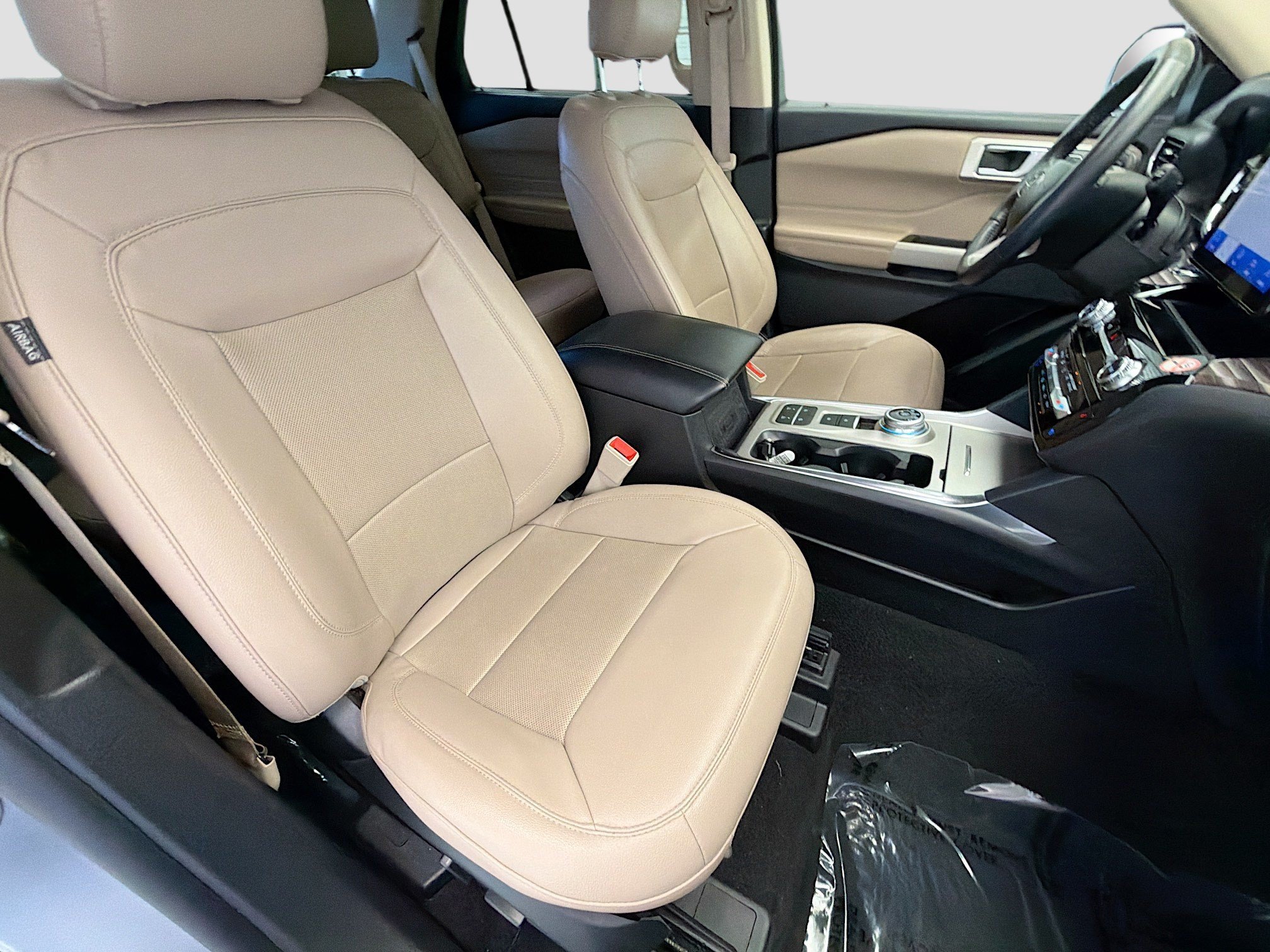 Used 2023 Ford Explorer Limited w/ Equipment Group 301A RWD image 14
