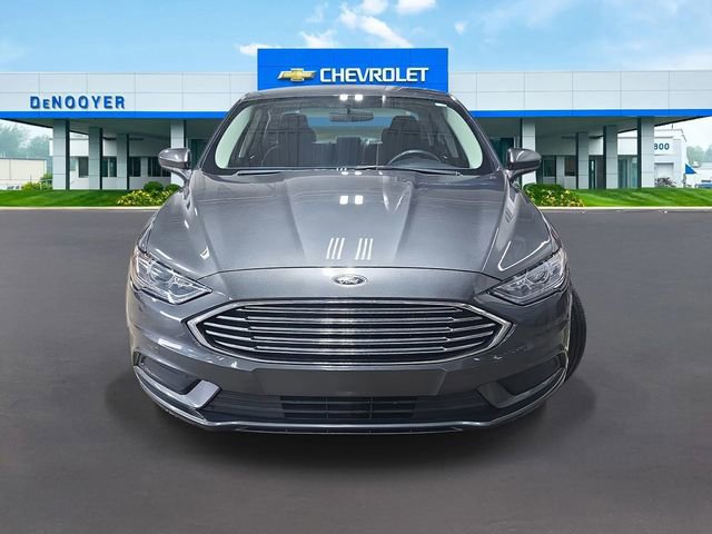 Used 2017 Ford Fusion SE image 2