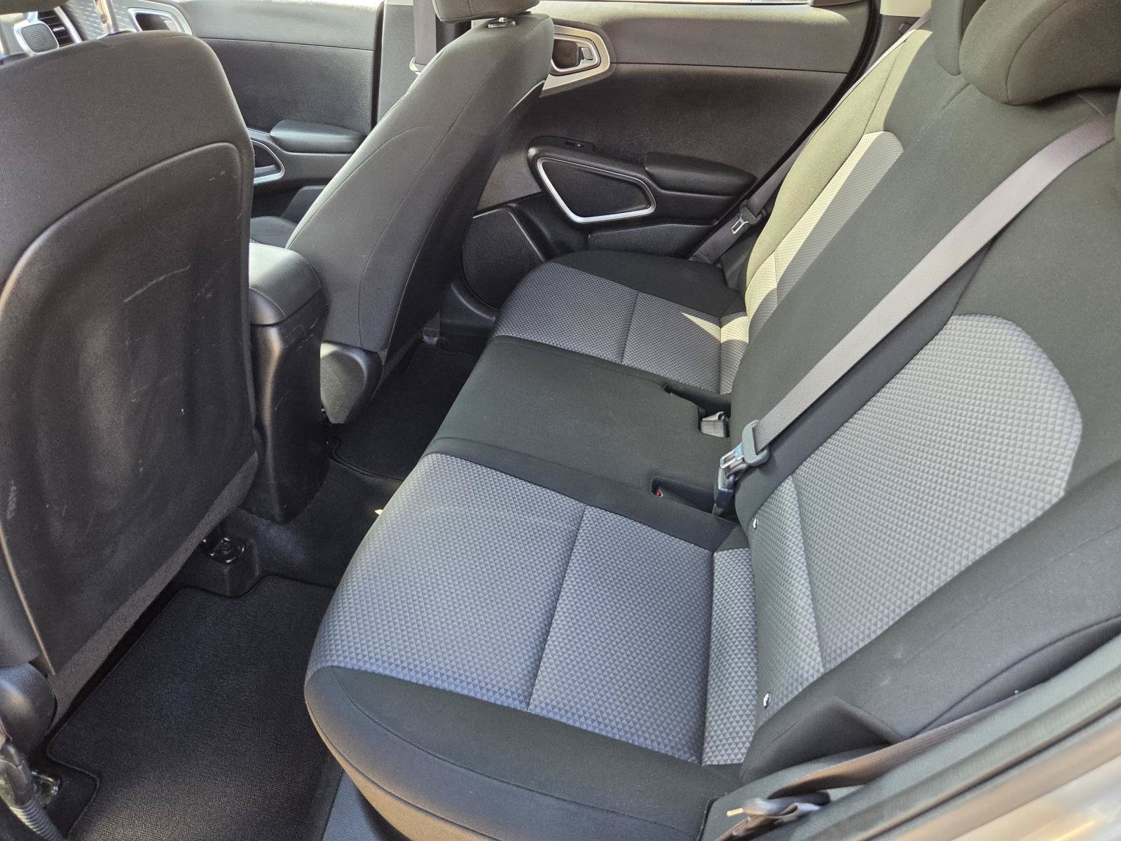 Used 2024 Kia Soul LX w/ LX Technology Package FWD image 11