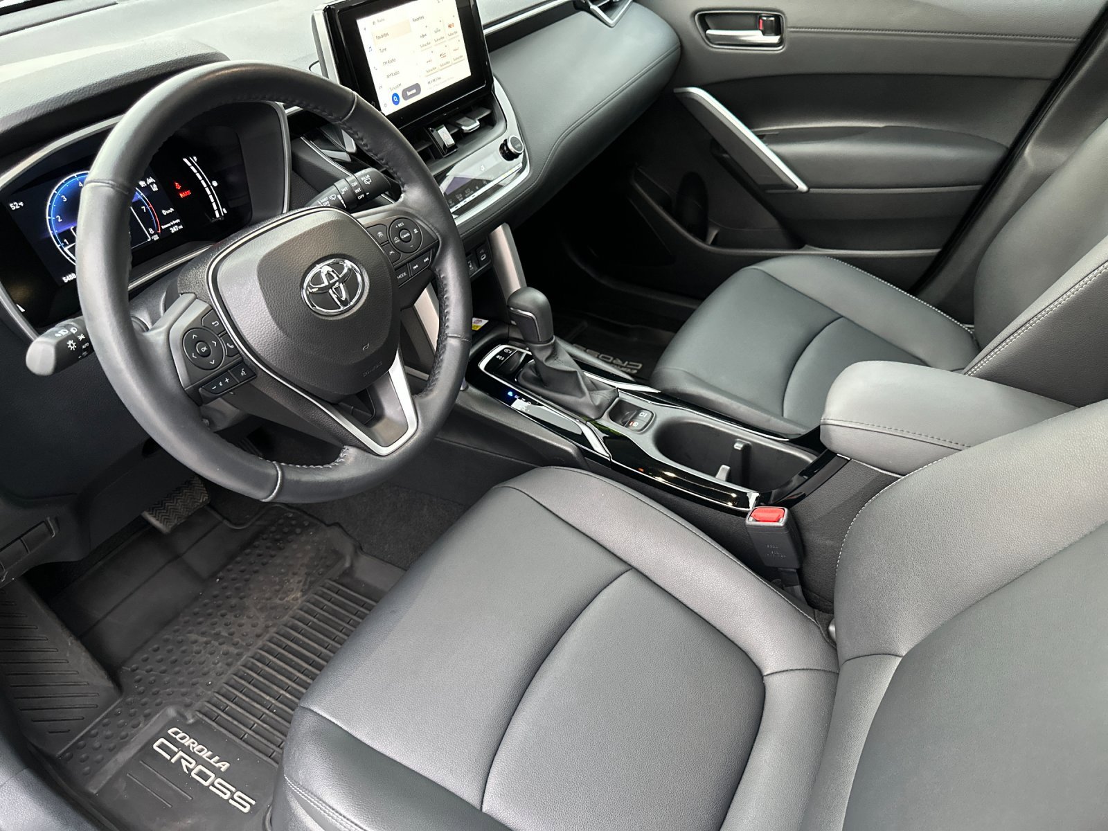 Used 2023 Toyota Corolla Cross XLE image 10