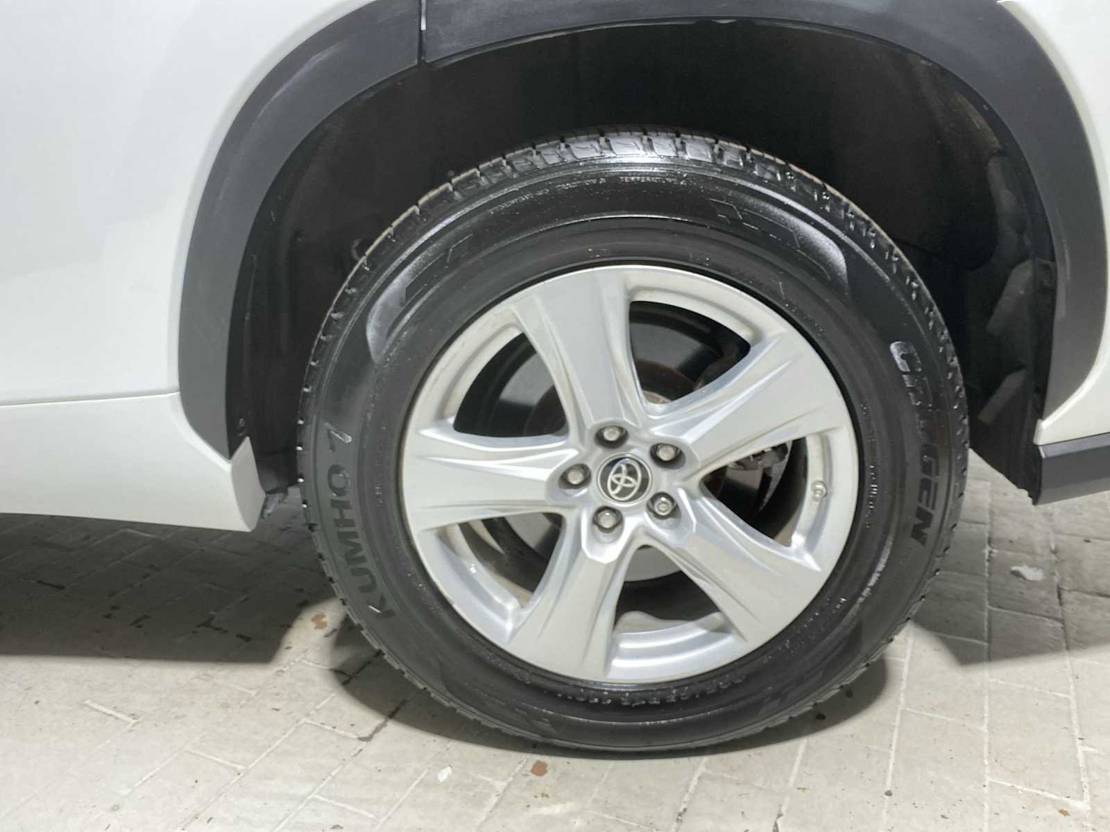 Used 2023 Toyota Highlander LE FWD image 8