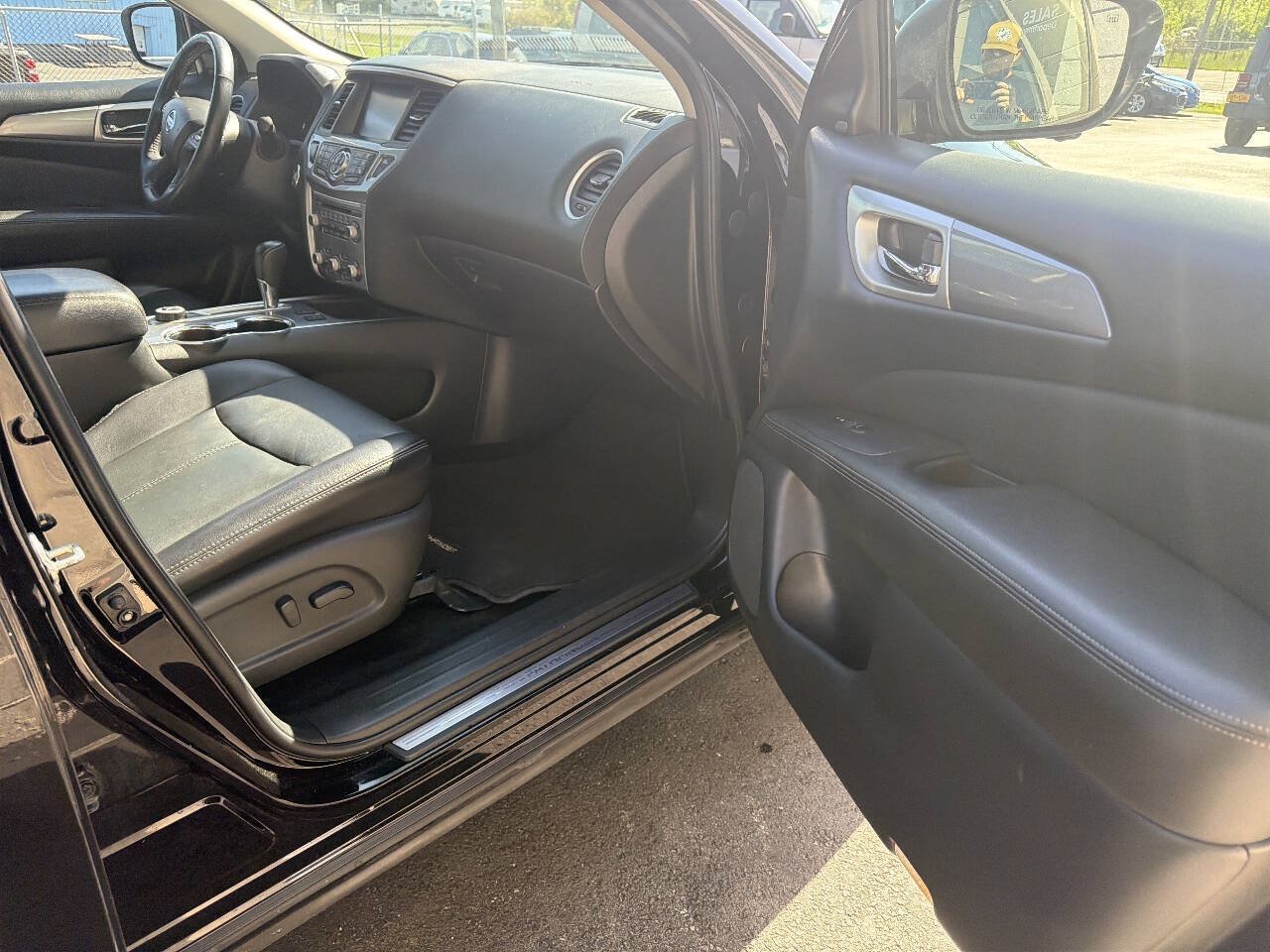 Used 2019 Nissan Pathfinder SL AWD/4WD image 9