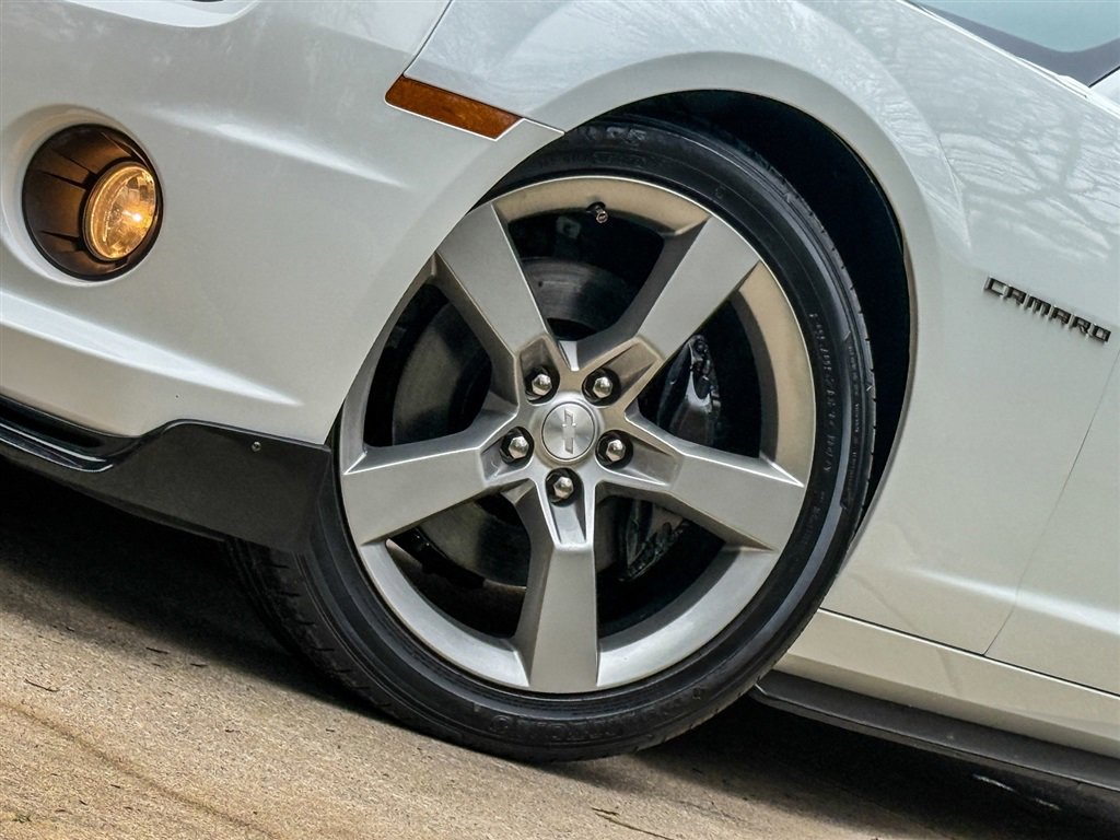 Used 2010 Chevrolet Camaro SS w/ RS Package RWD image 5