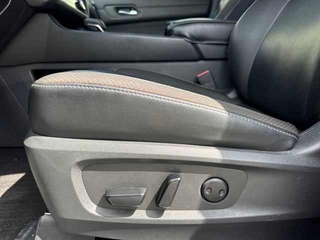 Used 2023 Nissan Pathfinder SL w/ Lighting Package (N92) FWD image 15