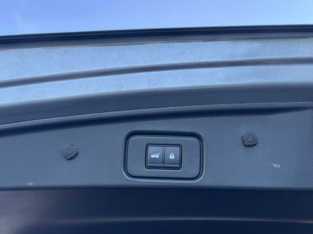 Used 2025 Nissan Pathfinder SL FWD image 16