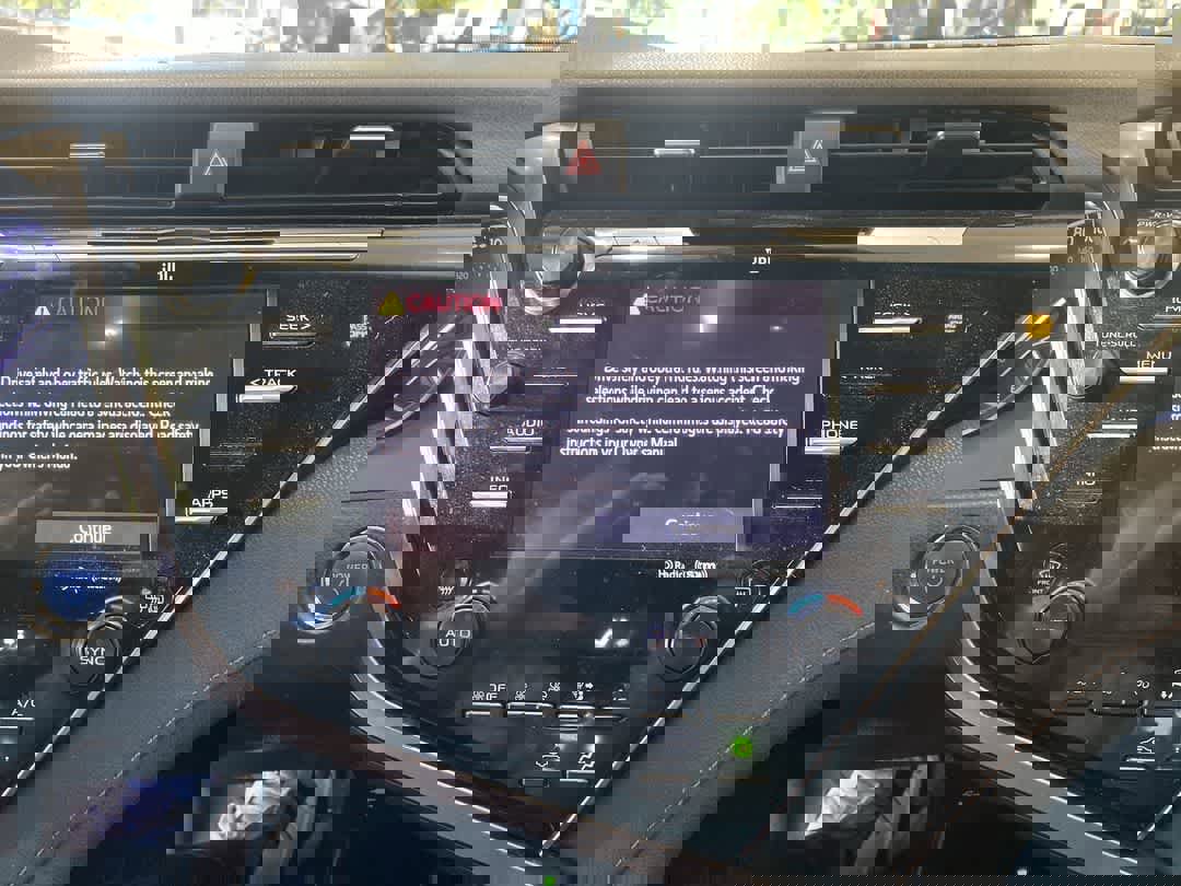 Used 2018 Toyota Camry XLE image 18