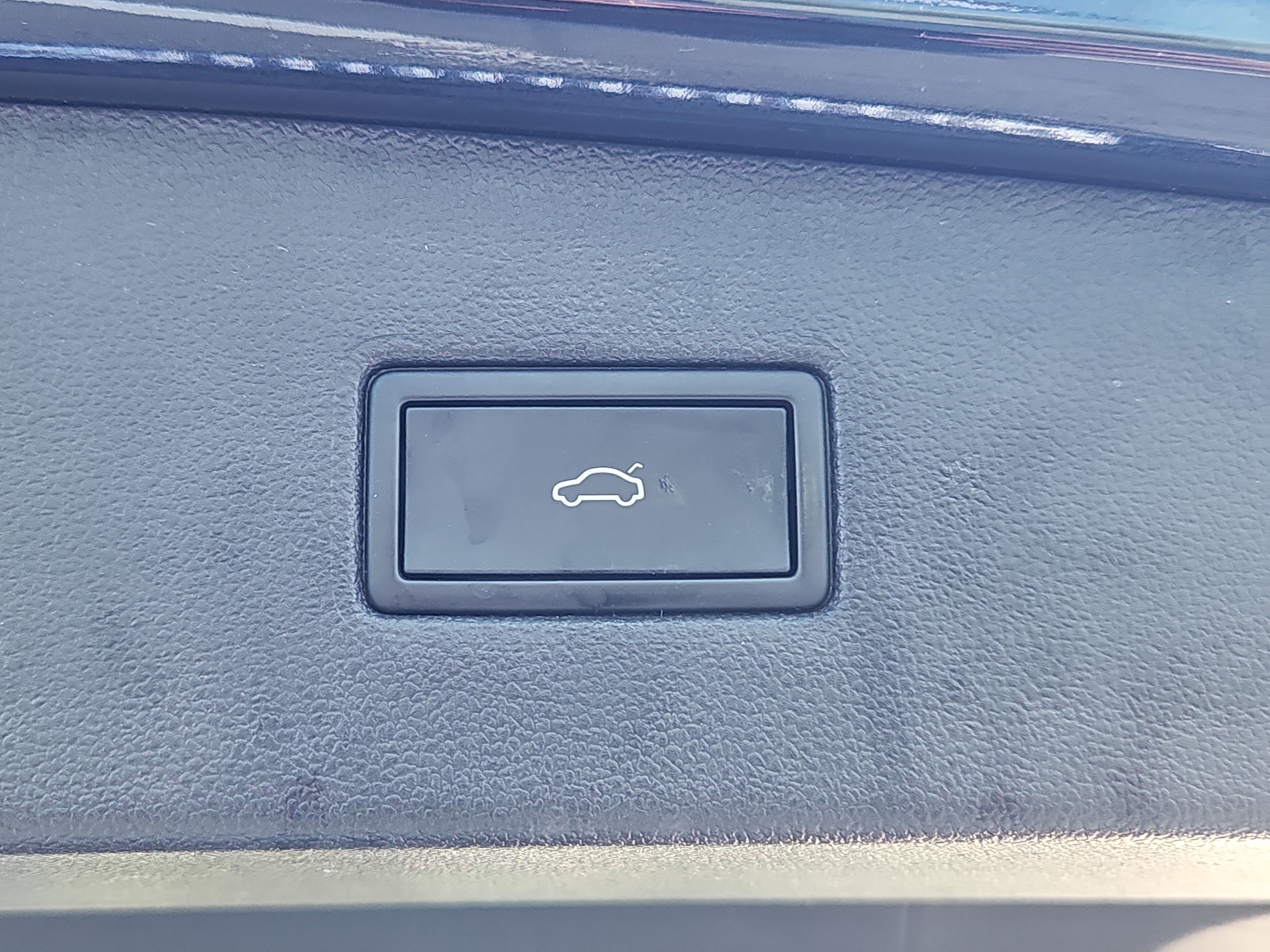 Used 2022 Volkswagen Tiguan SEL R-Line image 18