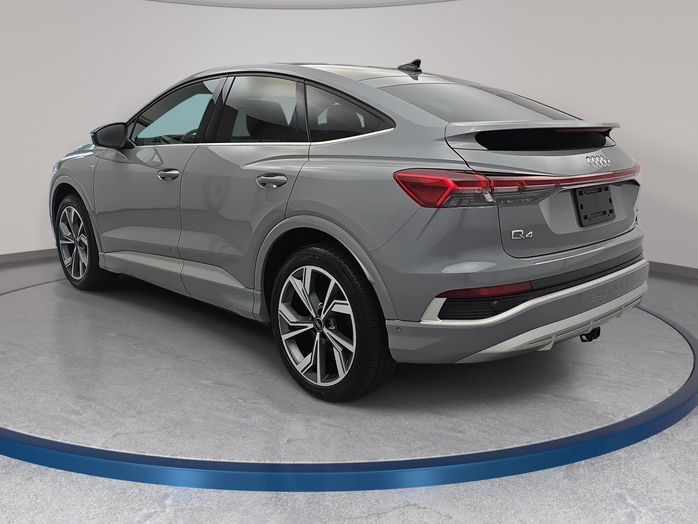 Used 2024 Audi Q4 e-tron Prestige AWD/4WD image 7