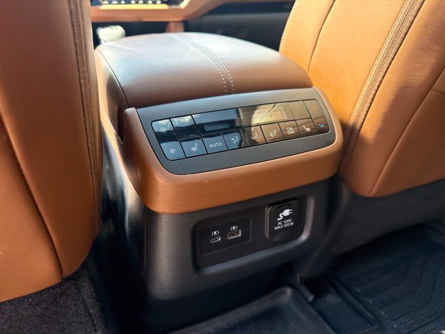 Used 2024 Nissan Pathfinder Platinum w/ Cargo Package AWD/4WD image 19