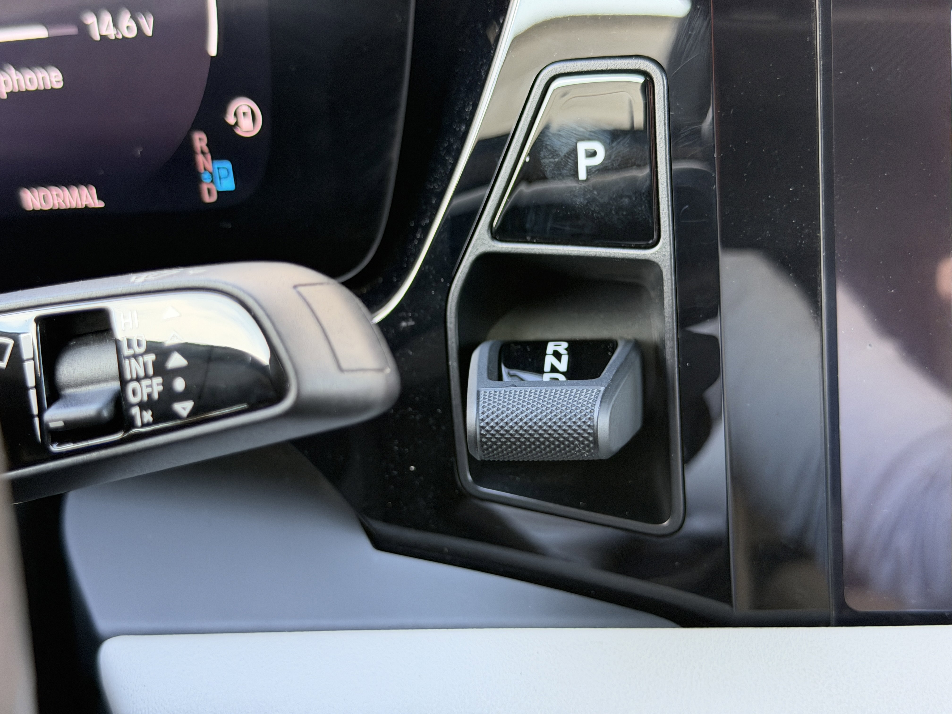 Certified 2024 Porsche Macan 4 Electric image 35