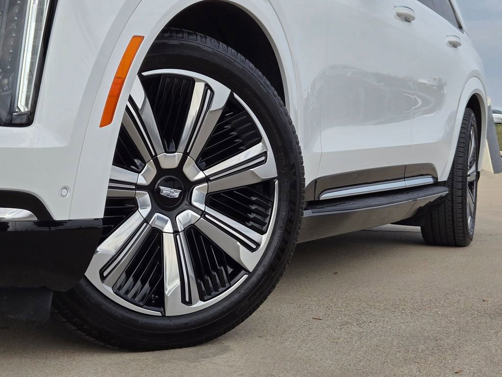 Certified 2025 Cadillac Escalade IQ Luxury 2 w/ LPO, Premium Carpet Package image 8