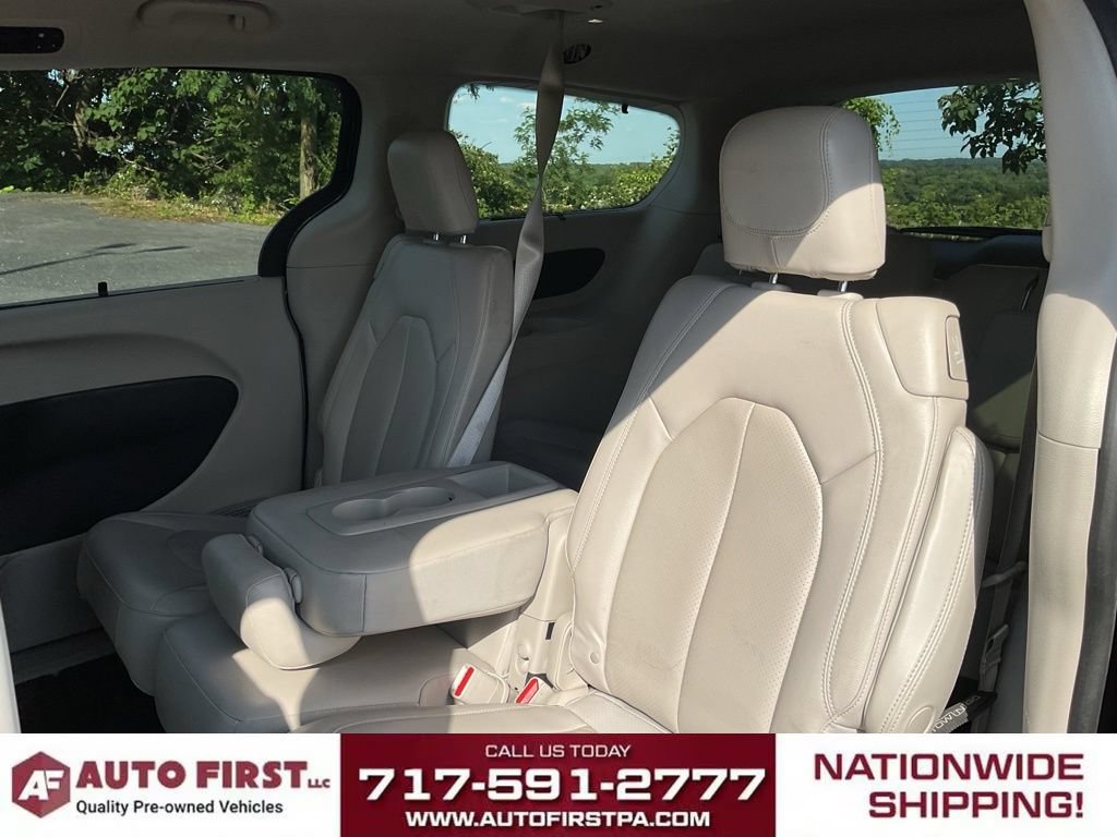 Used 2019 Chrysler Pacifica Touring-L w/ Advanced Safetytec Group FWD image 17