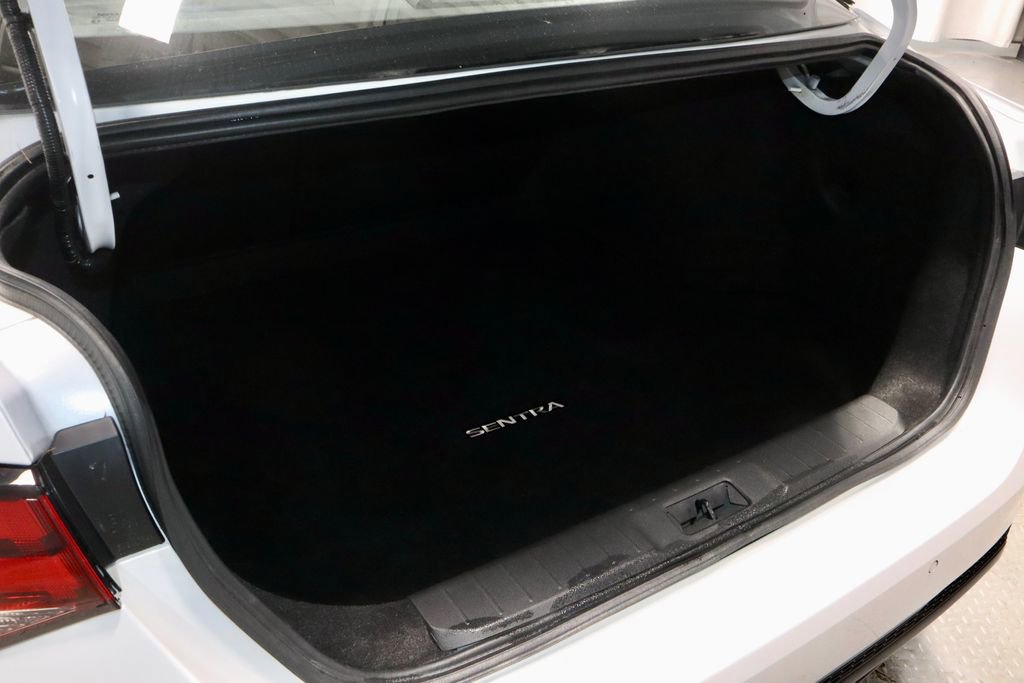 Certified 2023 Nissan Sentra SR w/ Midnight Edition Package FWD image 12