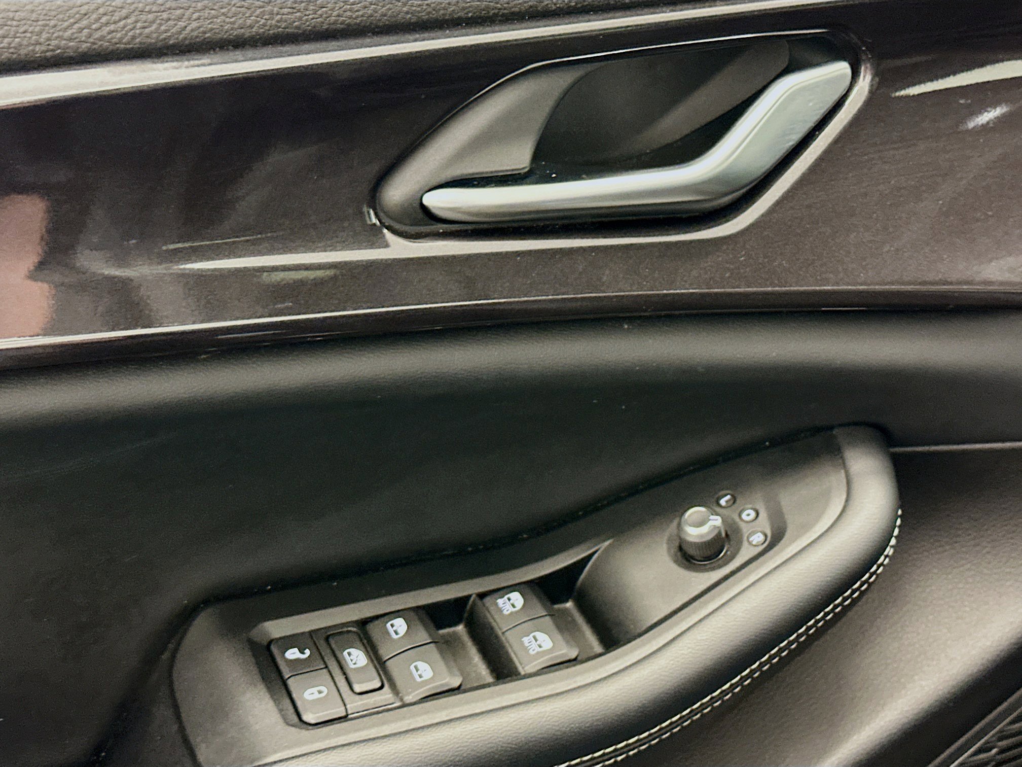 Used 2023 Jeep Grand Cherokee L Laredo image 15