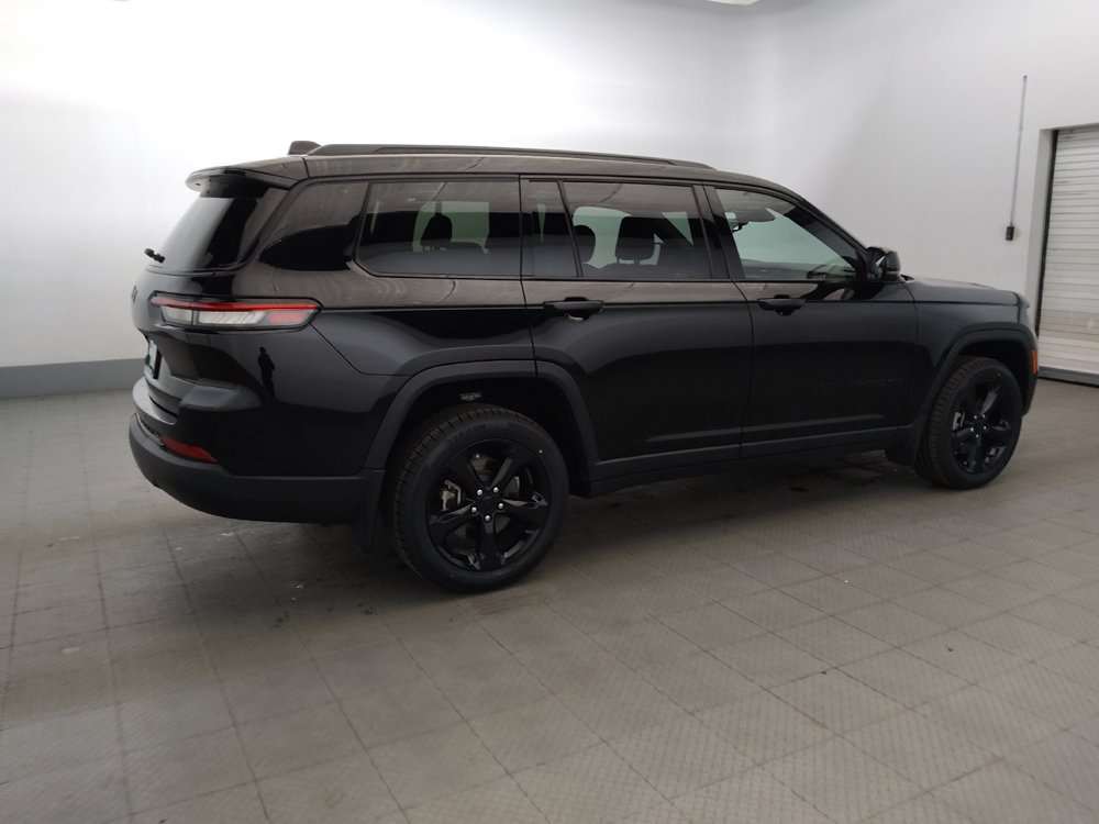 Used 2023 Jeep Grand Cherokee L Laredo RWD image 10