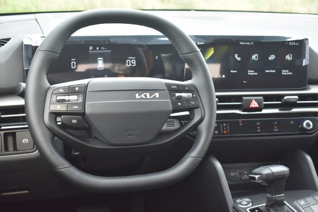 New 2026 Kia Sportage LX w/ LX Convenience Package FWD image 18