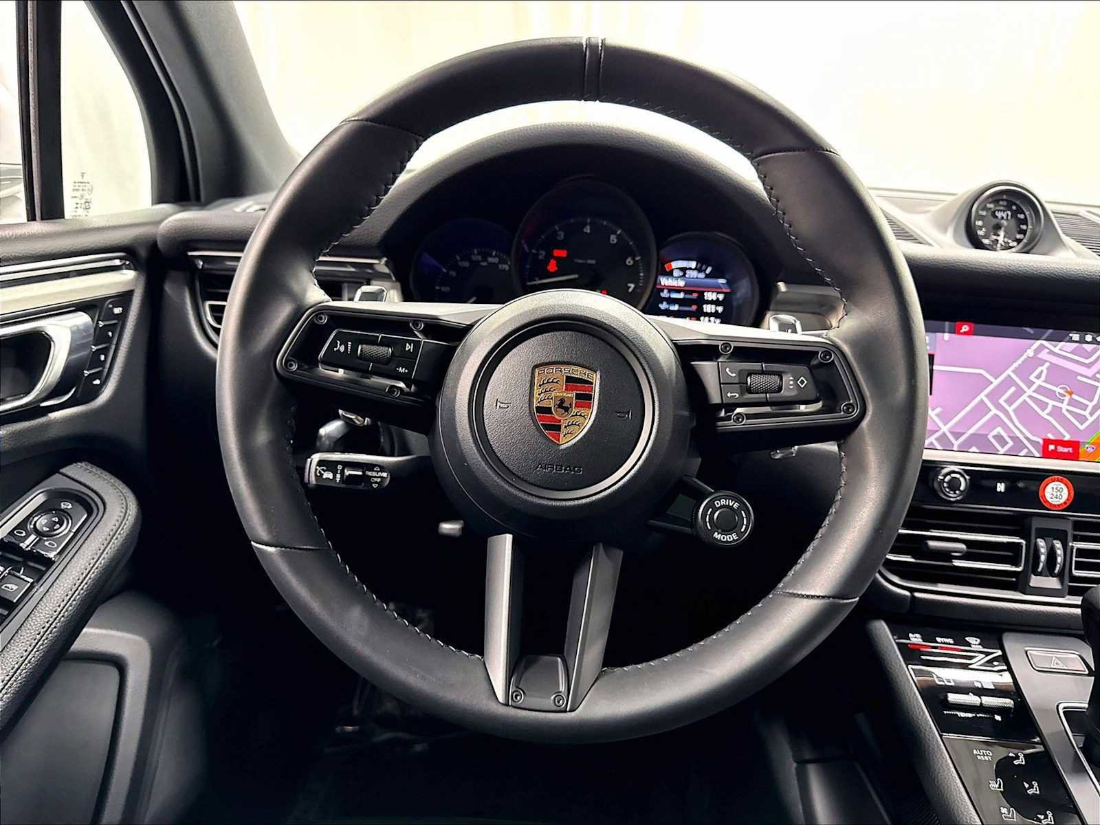 Used 2026 Porsche Macan AWD/4WD image 17