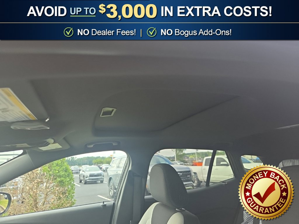 Used 2024 Chevrolet Trax RS w/ Sunroof Package FWD image 4