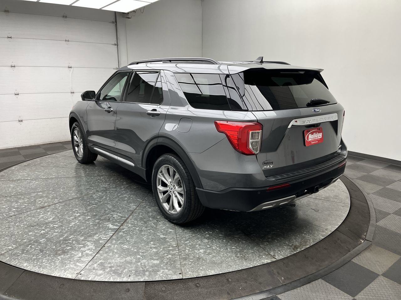 Certified 2022 Ford Explorer XLT w/ Equipment Group 202A AWD/4WD image 2