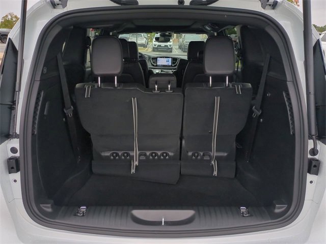 New 2026 Chrysler Pacifica Select image 13