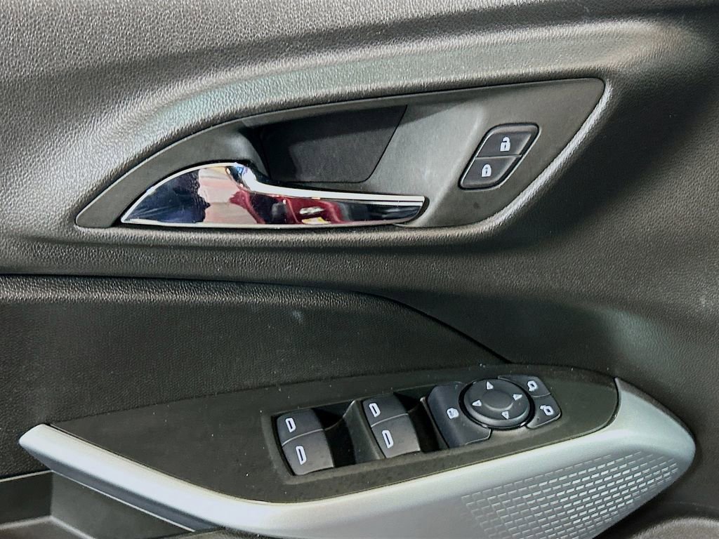 Used 2024 Chevrolet Trax RS w/ Sunroof Package FWD image 15