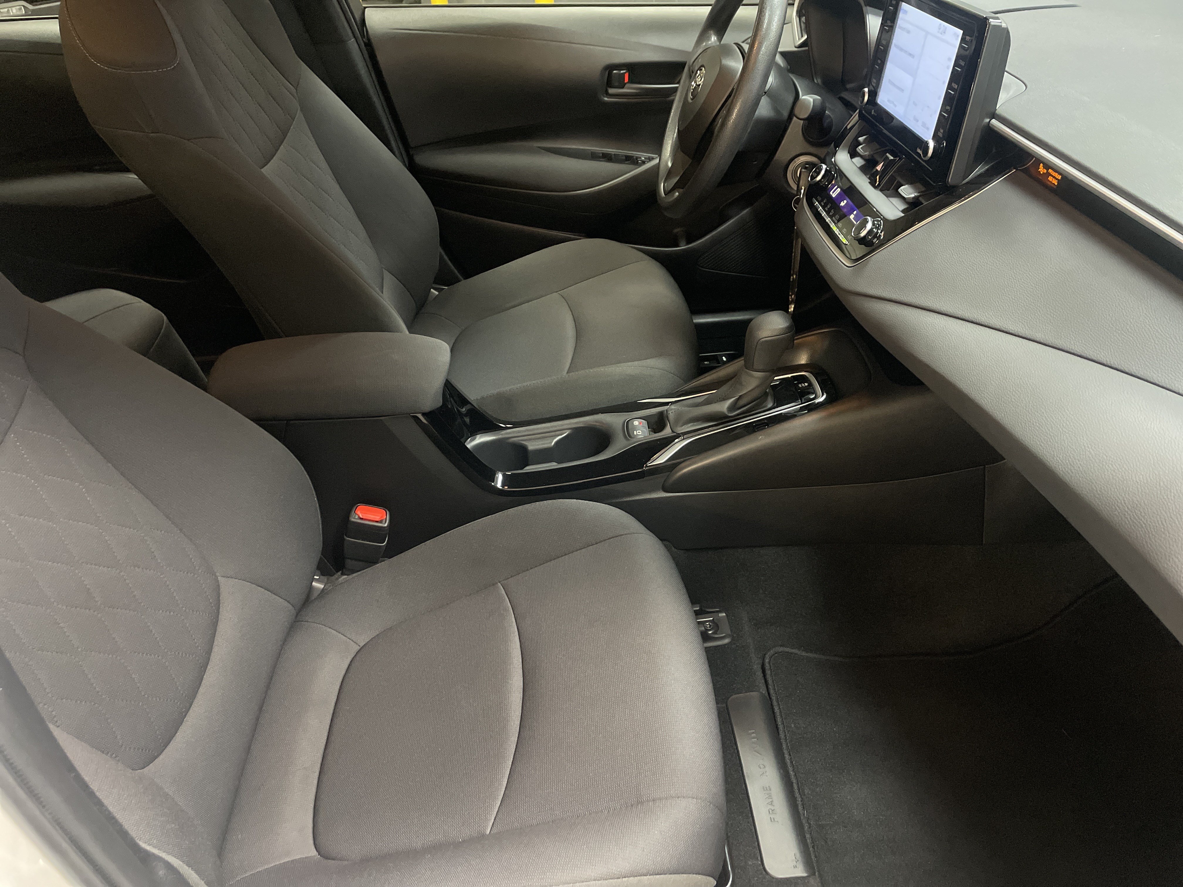 Used 2022 Toyota Corolla LE FWD image 32