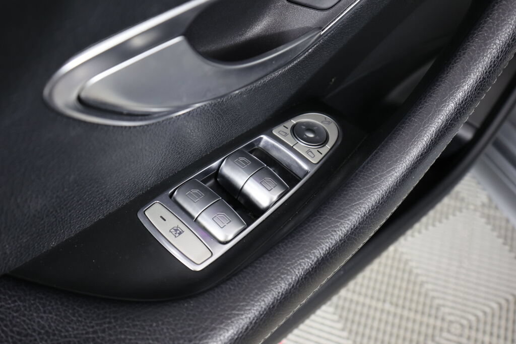 Used 2019 Mercedes-Benz E 300 4MATIC image 33
