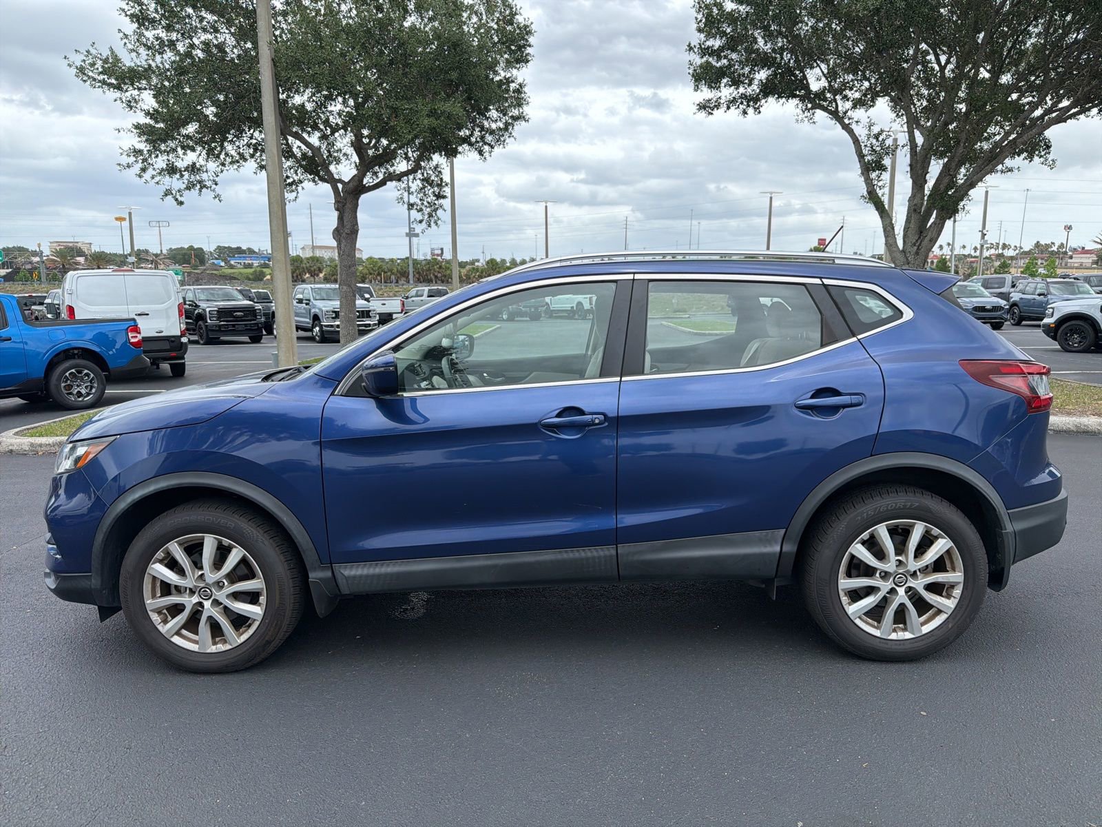 Used 2020 Nissan Rogue Sport SV FWD image 4