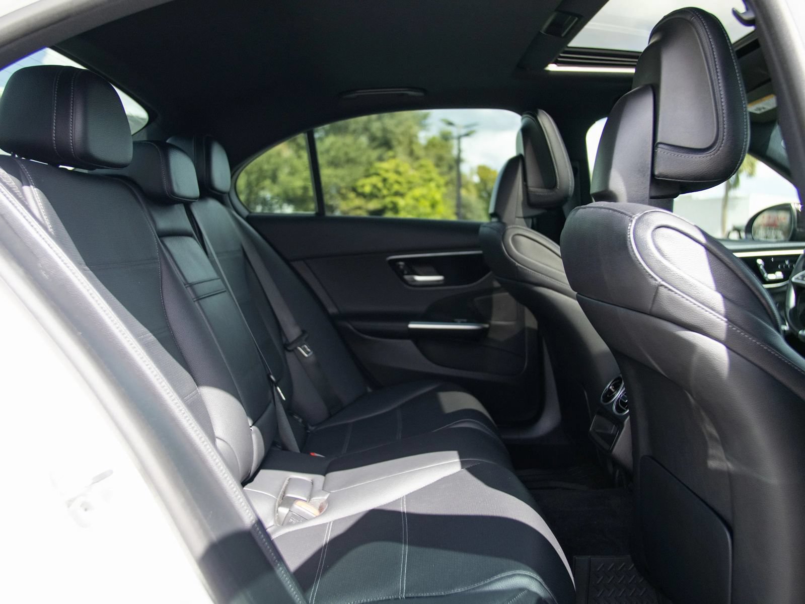 Used 2024 Mercedes-Benz C 300 Sedan image 25