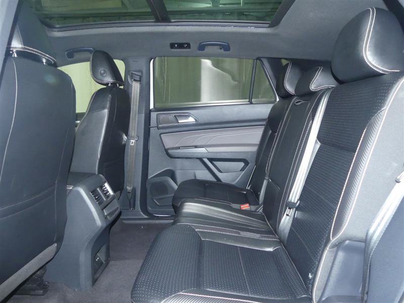 Used 2022 Volkswagen Atlas Cross Sport SEL R-Line AWD/4WD image 26