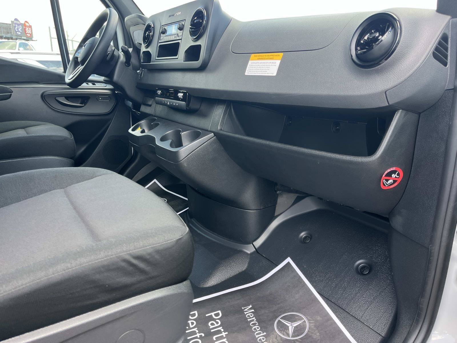 Used 2024 Mercedes-Benz Sprinter 2500 image 17