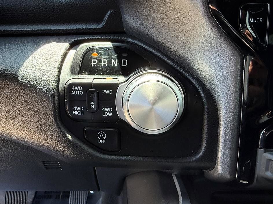 Used 2023 RAM 1500 Laramie AWD/4WD image 29