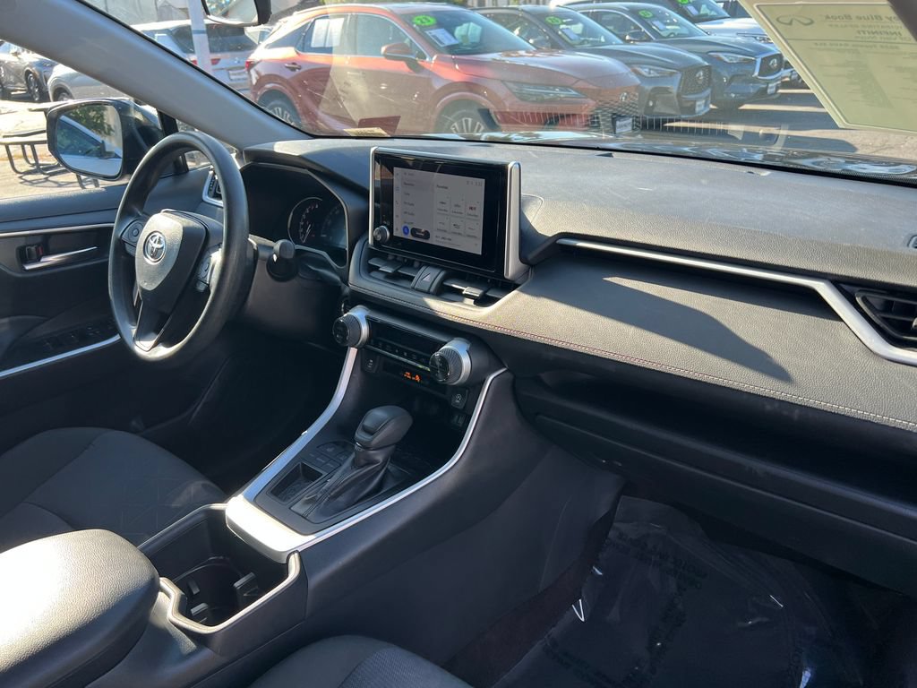 Used 2025 Toyota RAV4 XLE FWD image 16