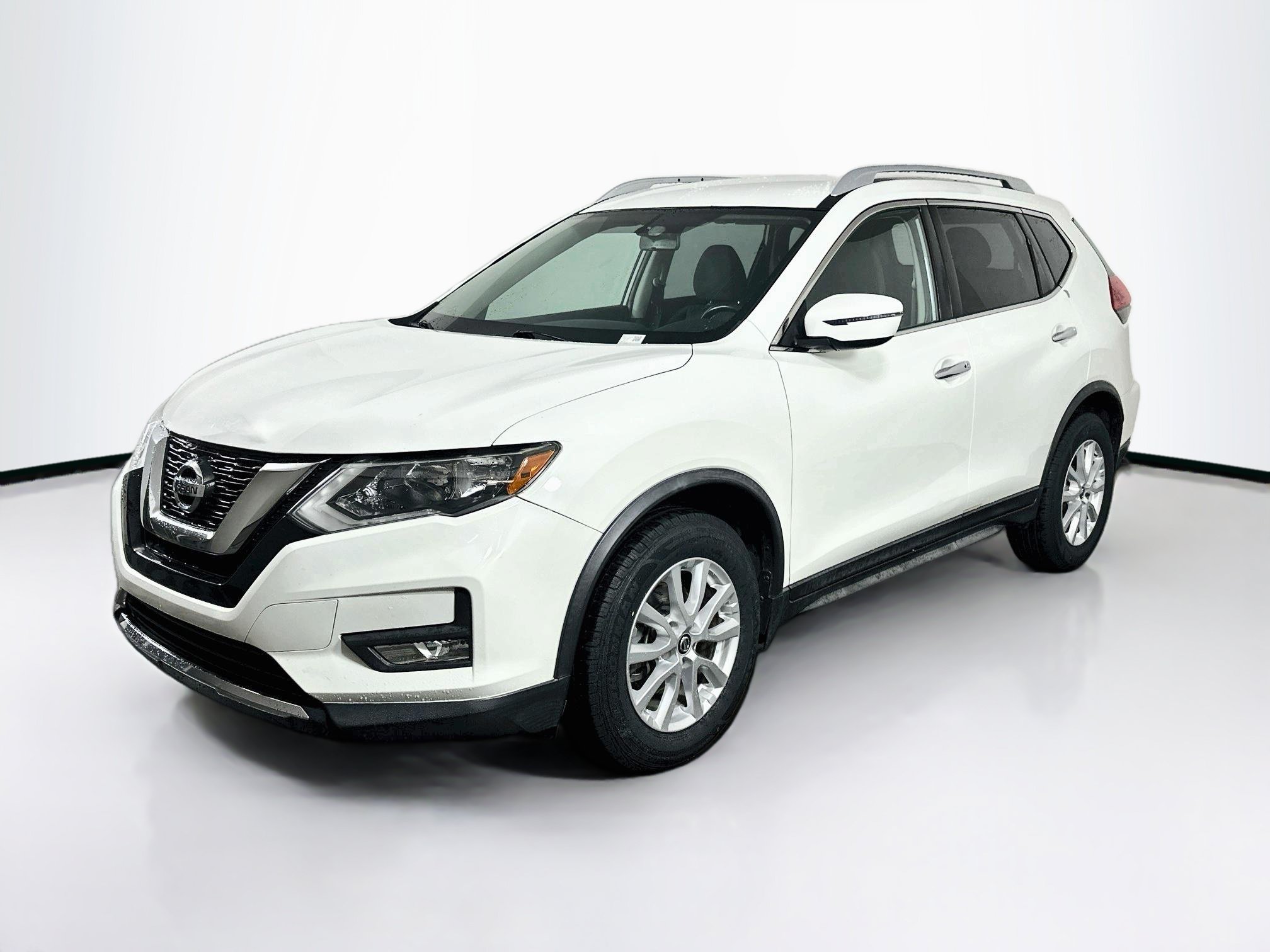 Used 2017 Nissan Rogue SV FWD image 3